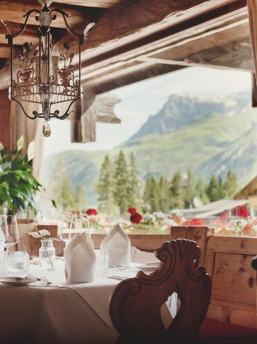 isDecorativeImage ? '' : image.title