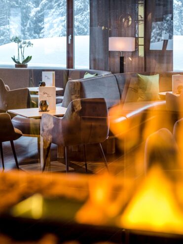 isDecorativeImage ? '' : image.title