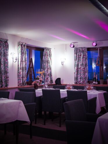 isDecorativeImage ? '' : image.title