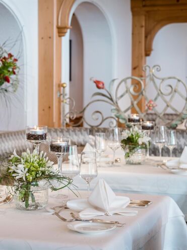 isDecorativeImage ? '' : image.title