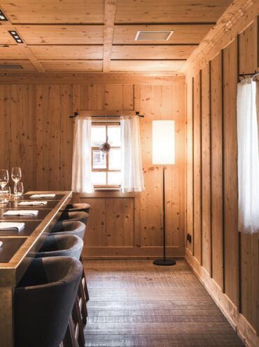 isDecorativeImage ? '' : image.title