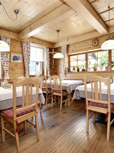 isDecorativeImage ? '' : image.title