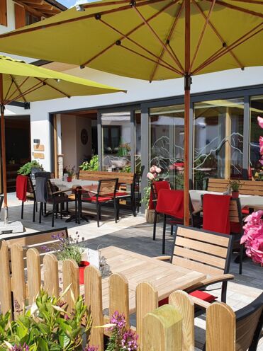 isDecorativeImage ? '' : image.title