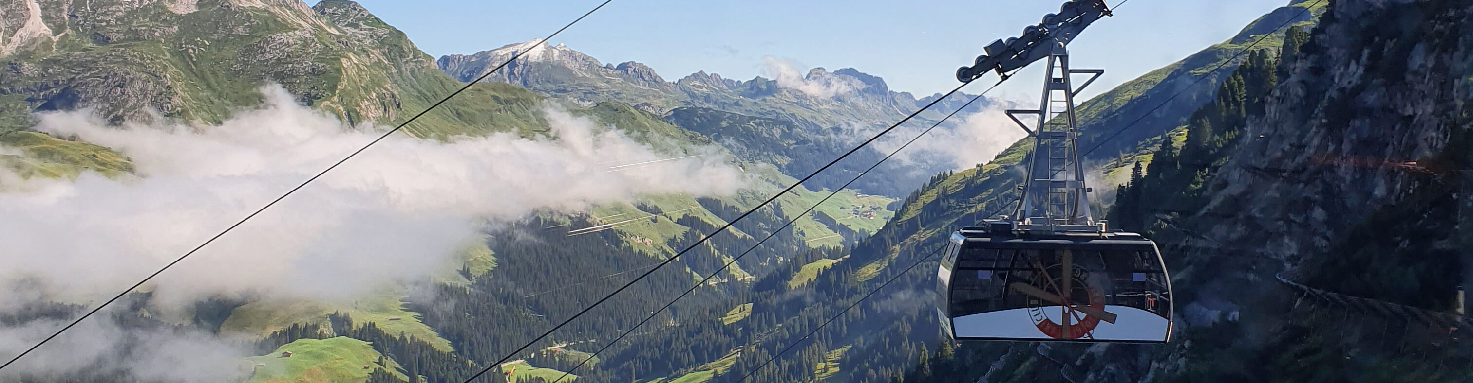 ruefikopf-gondel-sommer-bergbahn- lech-zuers