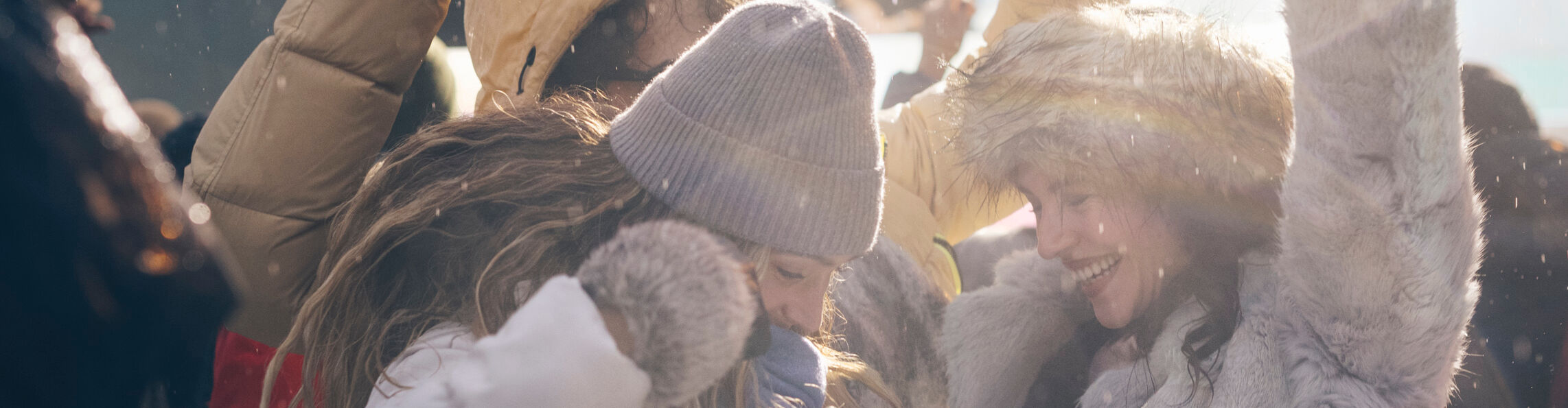 Tanzende Menschen beim Winteropening