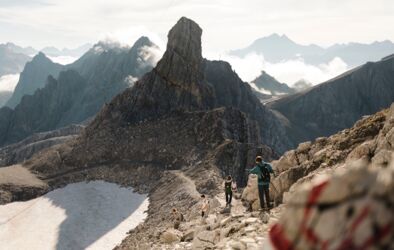 Hochalpine Wege warten auf der Etappe zwischen Lech und St. Anton am Arlberg