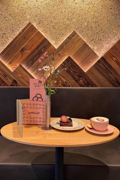 Cafe und Kuchen im Cafe Gotthard Cafe und Kuchen im Cafe Gotthard
