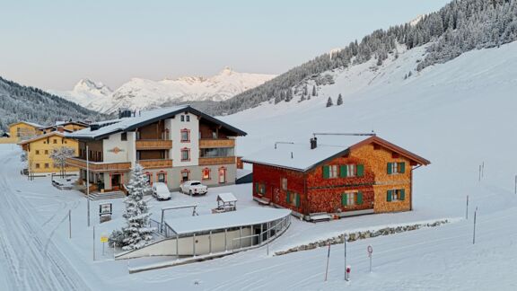 Gasthof Alphorn Aussen Winter 2025