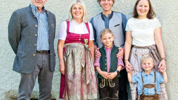2023 Familienbild-1 2023 Familienbild-1