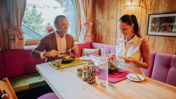 Urlaub im Hotel Goldener Berg Dirndlstüberl Urlaub im Hotel Goldener Berg Dirndlstüberl