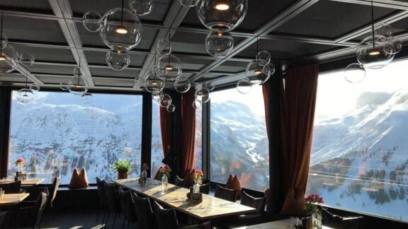 39958260_1998204547136093_67504512092340224_n