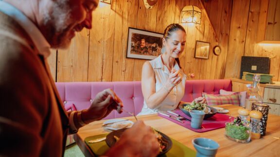 Genuss im Dirndlstüberl Hotel Goldener Berg Genuss im Dirndlstüberl Hotel Goldener Berg
