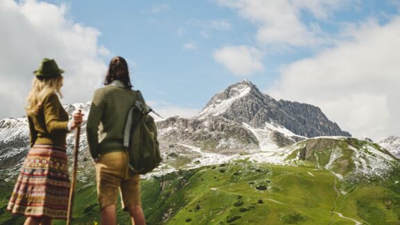 Wandern mit Bergblick Burg Hotel Lech am Arlberg Wandern mit Bergblick Burg Hotel Lech am Arlberg