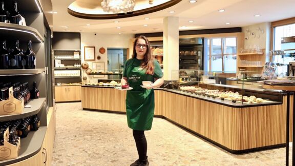 Verkäuferin im Cafe Gotthard Verkäuferin im Cafe Gotthard