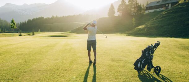 Golfen am Golfplatz in Zug by Daniel Zangerl