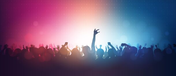 Partymenschen bei Konzertveranstaltung