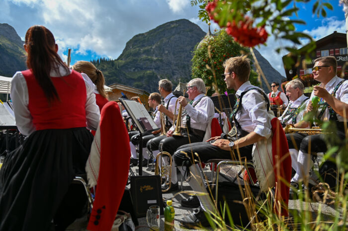 zuger-dorffest-trachtenkapelle-lech-vorarlberg