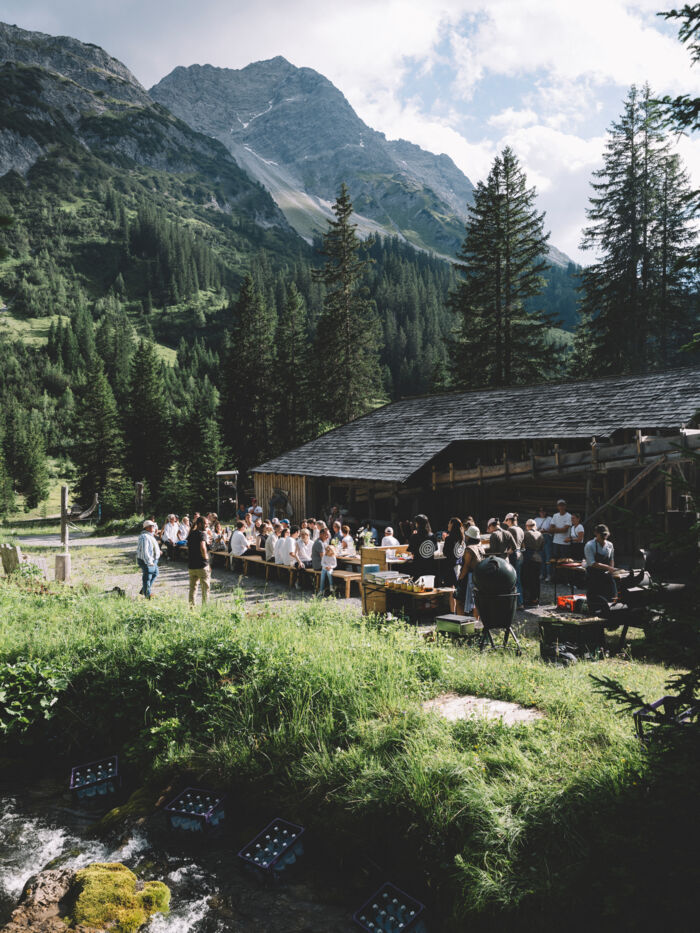 Gemütliches kulinarisches Zusammentreffen bei der Zuge Säge im Zugertal
