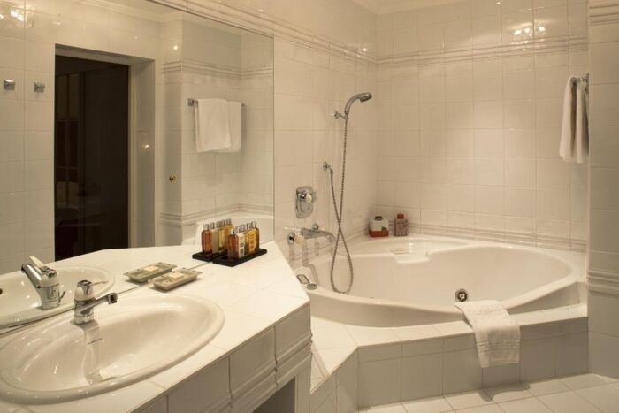 Suite mit Whirlpool Badezimmer