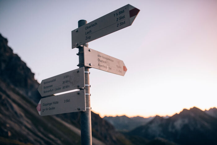 Wandern-Vorarlberg-Weggabelung-Mohnenfluh