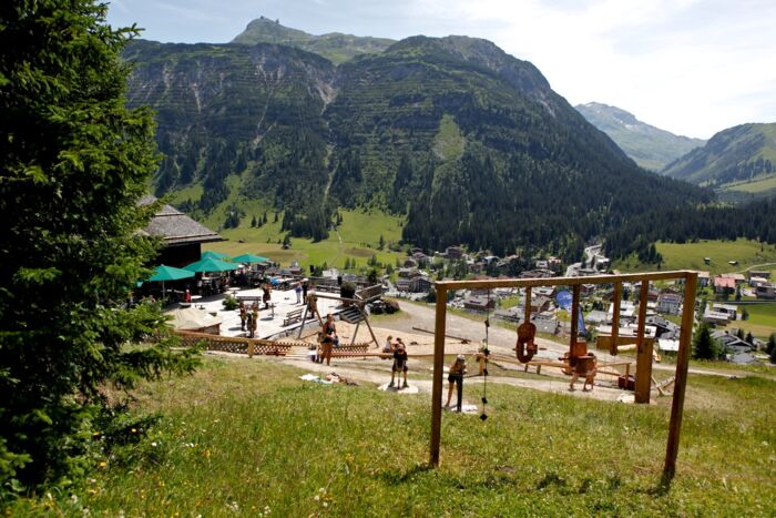 Spielplatz an der Rud-Alpe mit Blick auf Lech