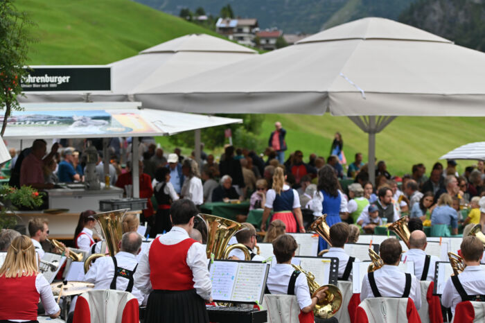 zuger-dorffest-trachtenkapelle-lech-vorarlberg