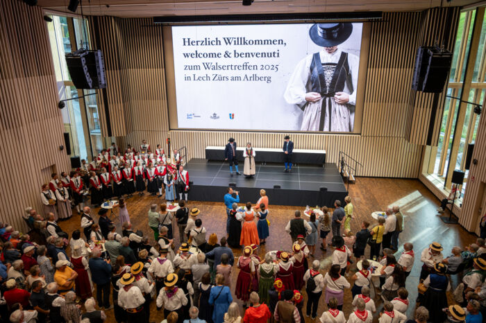 Begrueßung der Walser beim Internationalen Walsertreffen in den Lechwelten in Lech