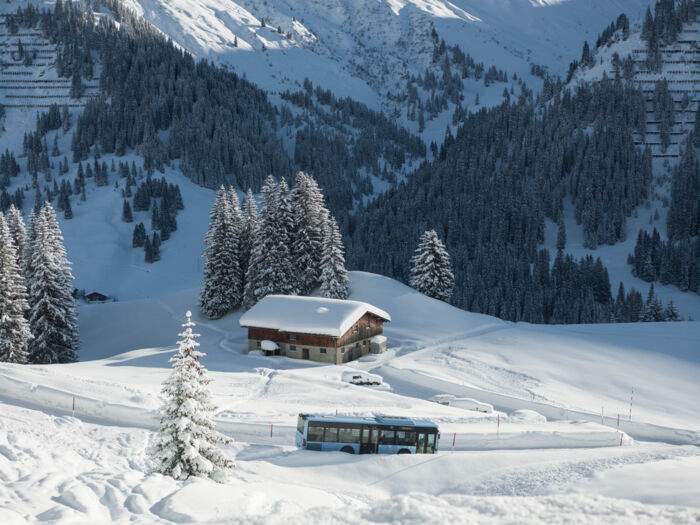 ortsbus-lech-winter-schnee-lech-zuers-mobilitaet