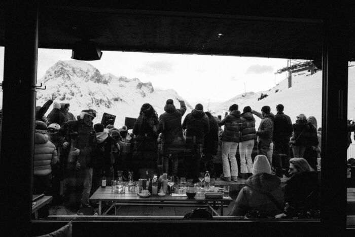 Begeisterte Stimmung zum Saisonopening in Lech Zürs mit Market 33