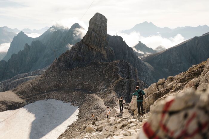 Hochalpine Wege warten auf der Etappe zwischen Lech und St. Anton am Arlberg