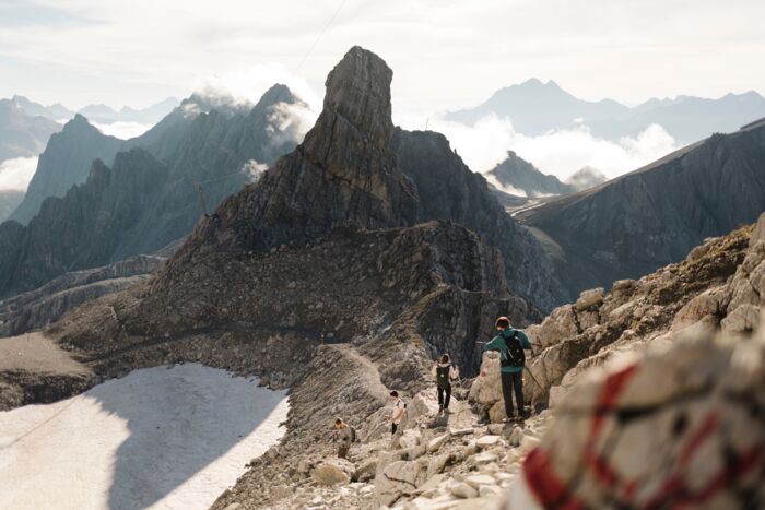 Hochalpine Wege warten auf der Etappe zwischen Lech und St. Anton am Arlberg