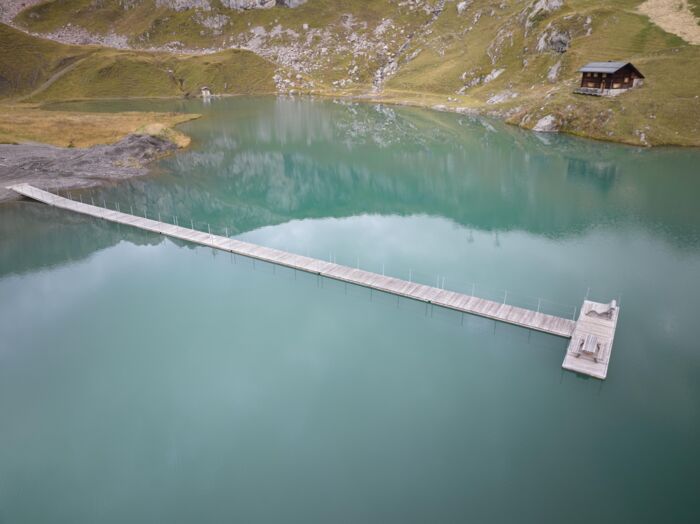 Steeg am türkiesen Zürser See