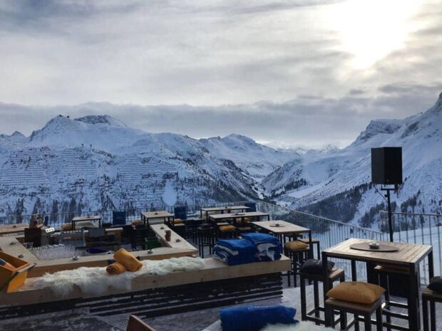 39921225_2166980023516117_8252064998180782080_n