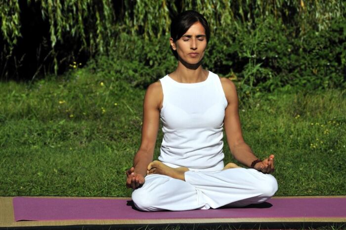 Sonnenburg_Aktivitaeten_Yoga_SairaStrobel_Retreat