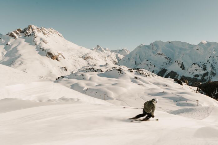 skitag-lech-zürs-arlberg-vorarlberg-piste-sonne