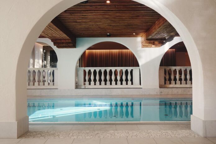 Burg Hotel Schwimmbecken Familienbereich Spa