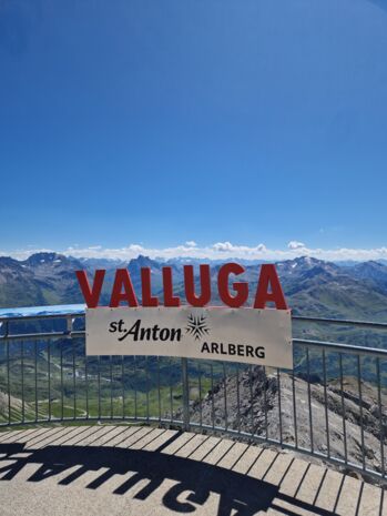 Aussicht auf das herrliche Bergpanorama von der Aussichtsplattform Valluga am Arlberg