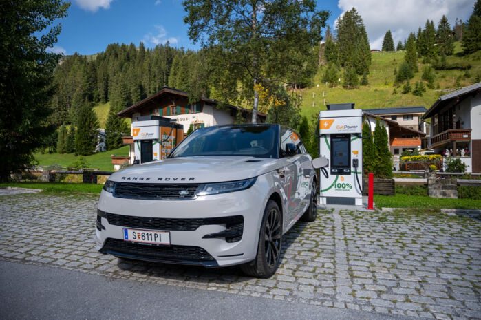 range-rover-lech-zürs-anreise-pkw-parken