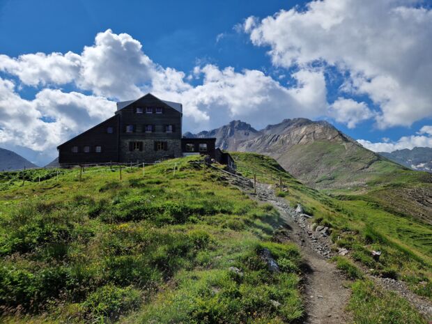 stuttgarter-huette-arlberg-trail-vorarlberg