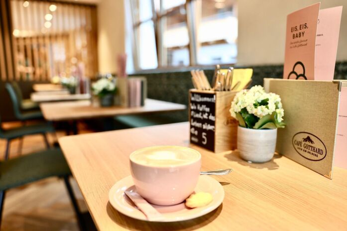 Kaffee im Cafe Gotthard neu gestaltet