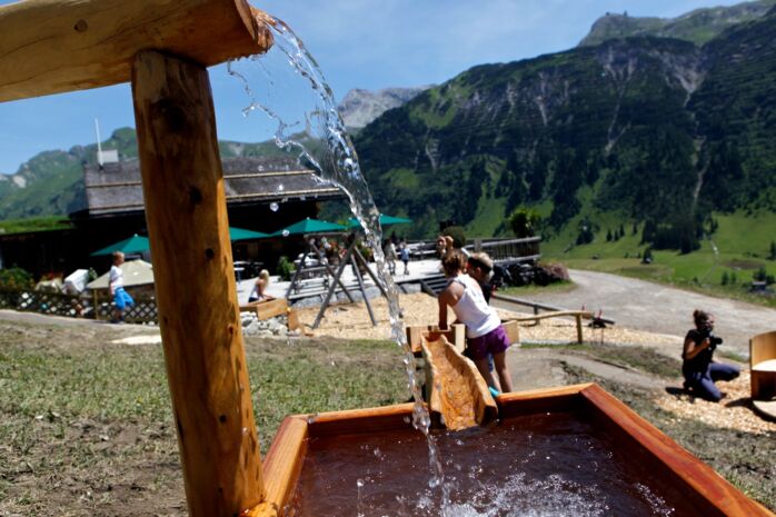Wasserrinnen am Wasserspielplatz bei der Rud-Alpe