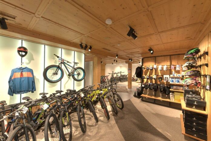 Intersport-Arlberg-Fahrradverleih-von-Innen