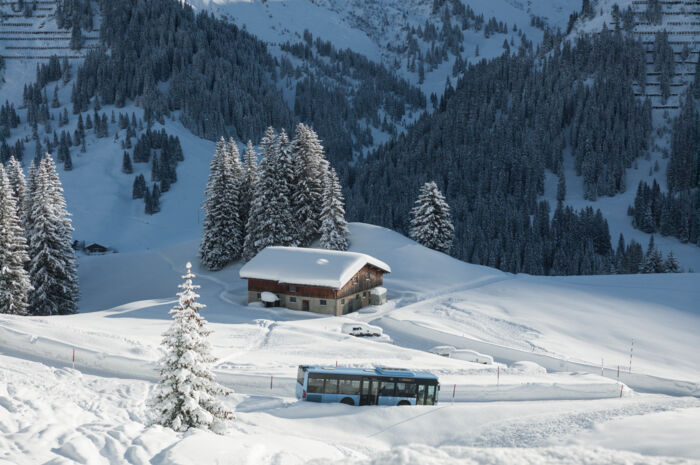 ortsbus-lech-winter-schnee-lech-zuers-mobilitaet