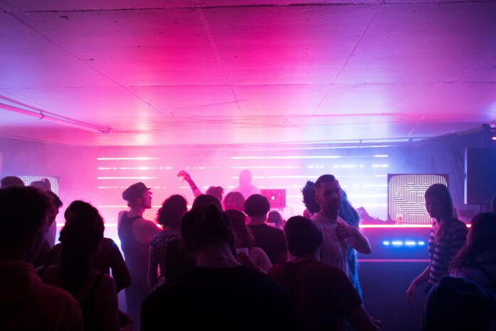 Fantastic Gondolas feiernde Menschenmenge