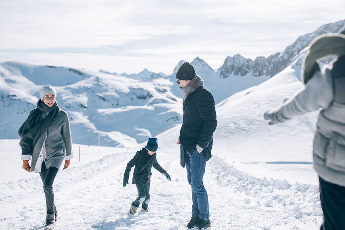 winterwandern-familie-wanderweg-ruefikopf-vorarlberg