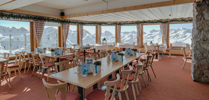 Blick in die Gaststube des Panoramarestaurant Rüfikopf