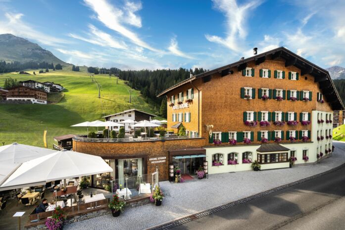 Hotel Krone von aussen im Sommer
