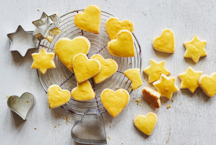 Weihnachtsplätzen Formen und Herzkekse 