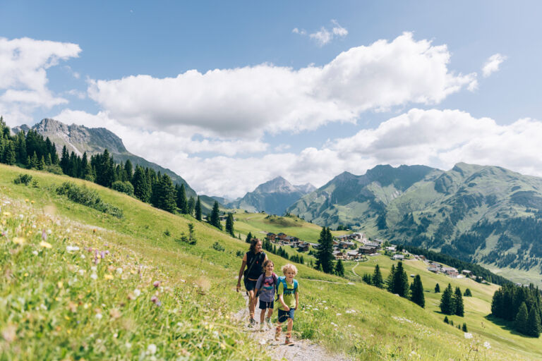 Spielend wandern Weg Lech_Lech Zürs ©Daniel Zangerl (10)