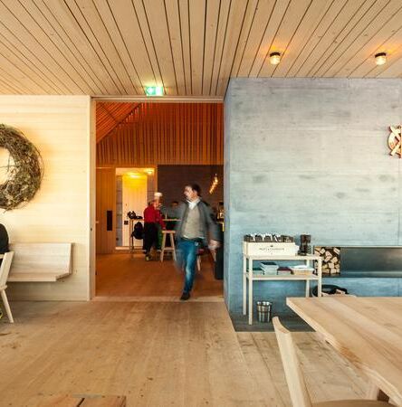 Der+Wolf+(c)+Lech-Zürs+Tourismus Der+Wolf+(c)+Lech-Zürs+Tourismus